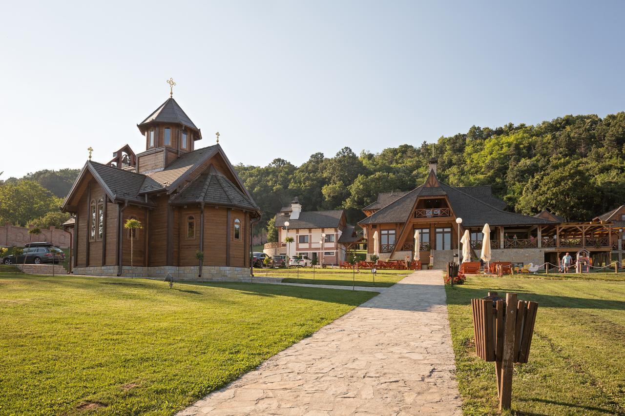 Etno Naselje Vrdnicka Kula Panzió Rednek Kültér fotó